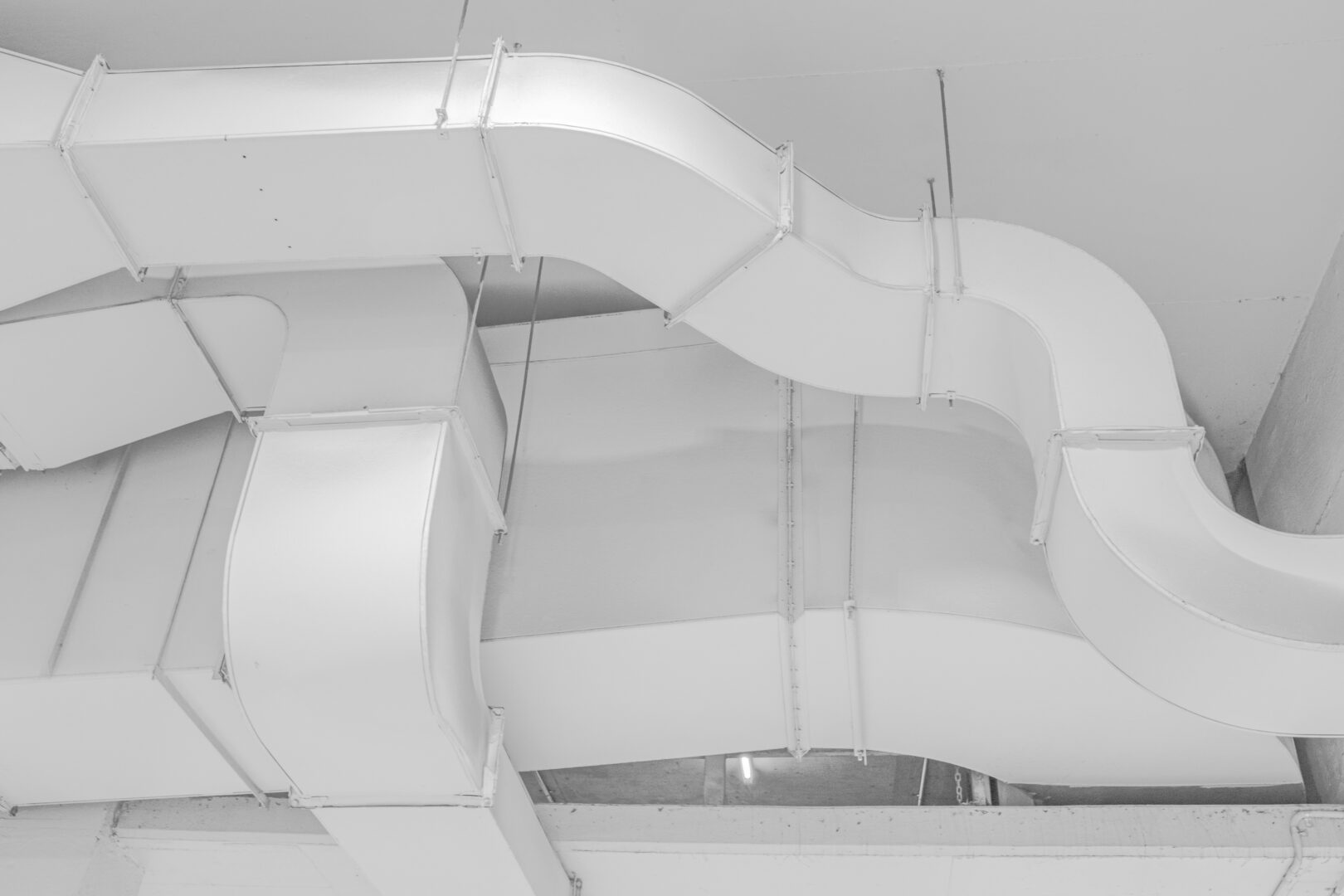 mitchell luo ralidqgjkbe unsplash Mechanische ventilatie vervangen: investeren in efficiëntie en luchtkwaliteit