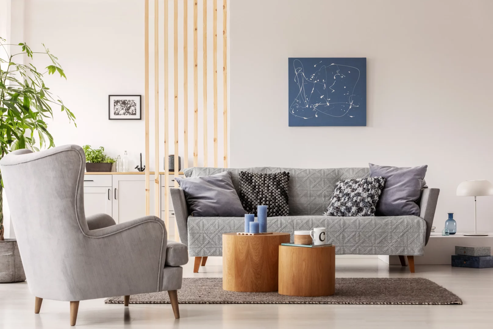 hoe laat je een kleine woonkamer groter lijken