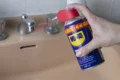 WD-40 in de badkamer gebruiken